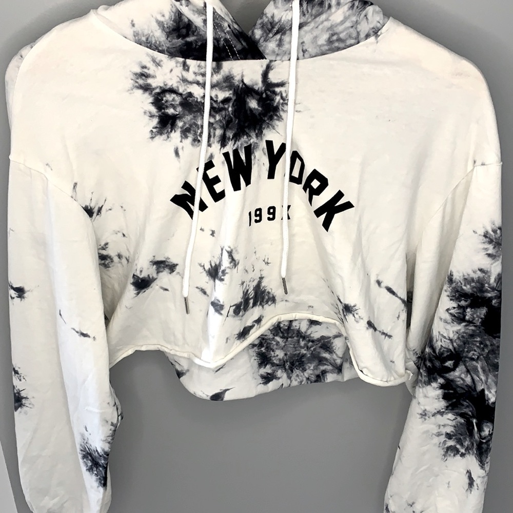 New York Tie-Die Cropped Hoodie!